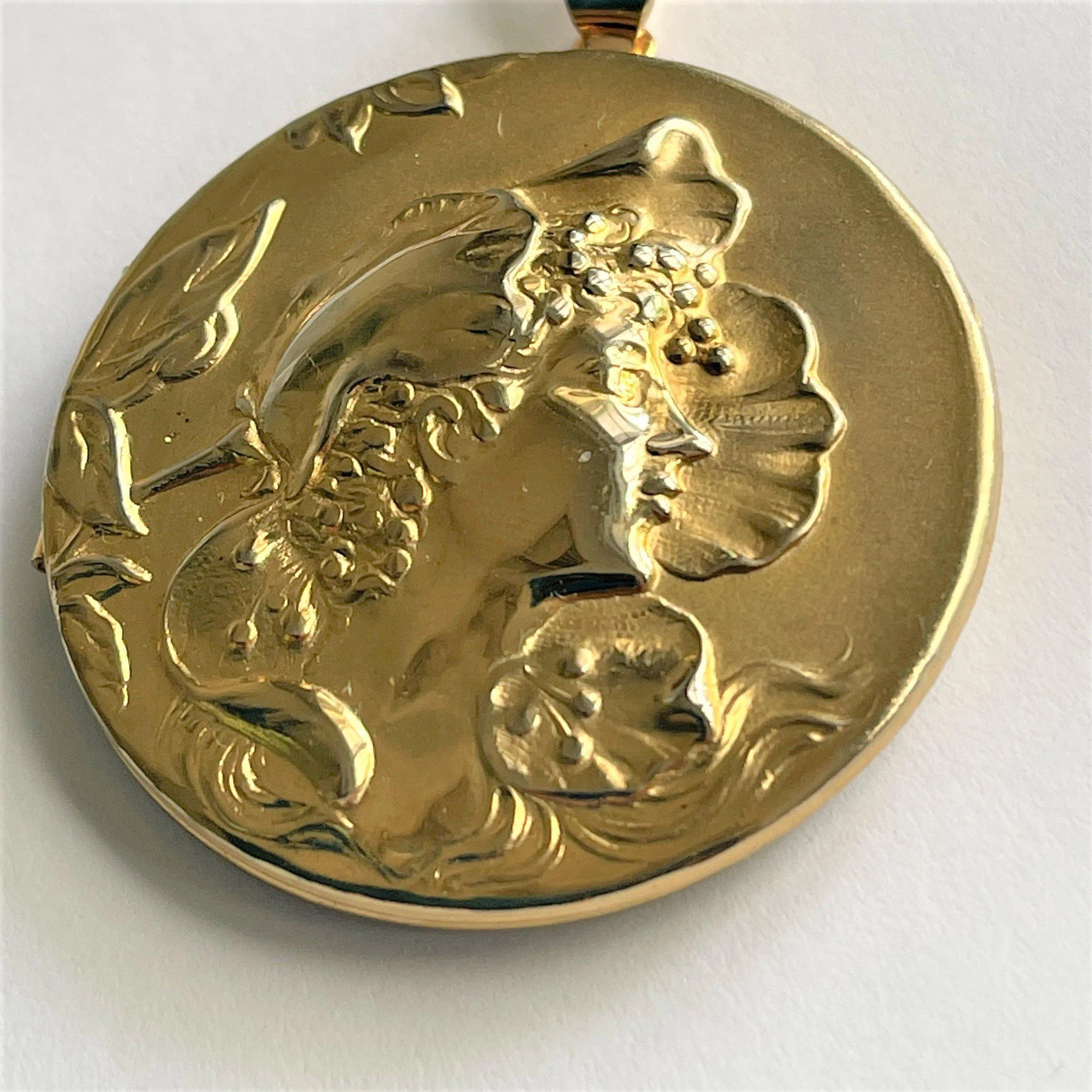 Lady Head Gold Tone Locket & Chain