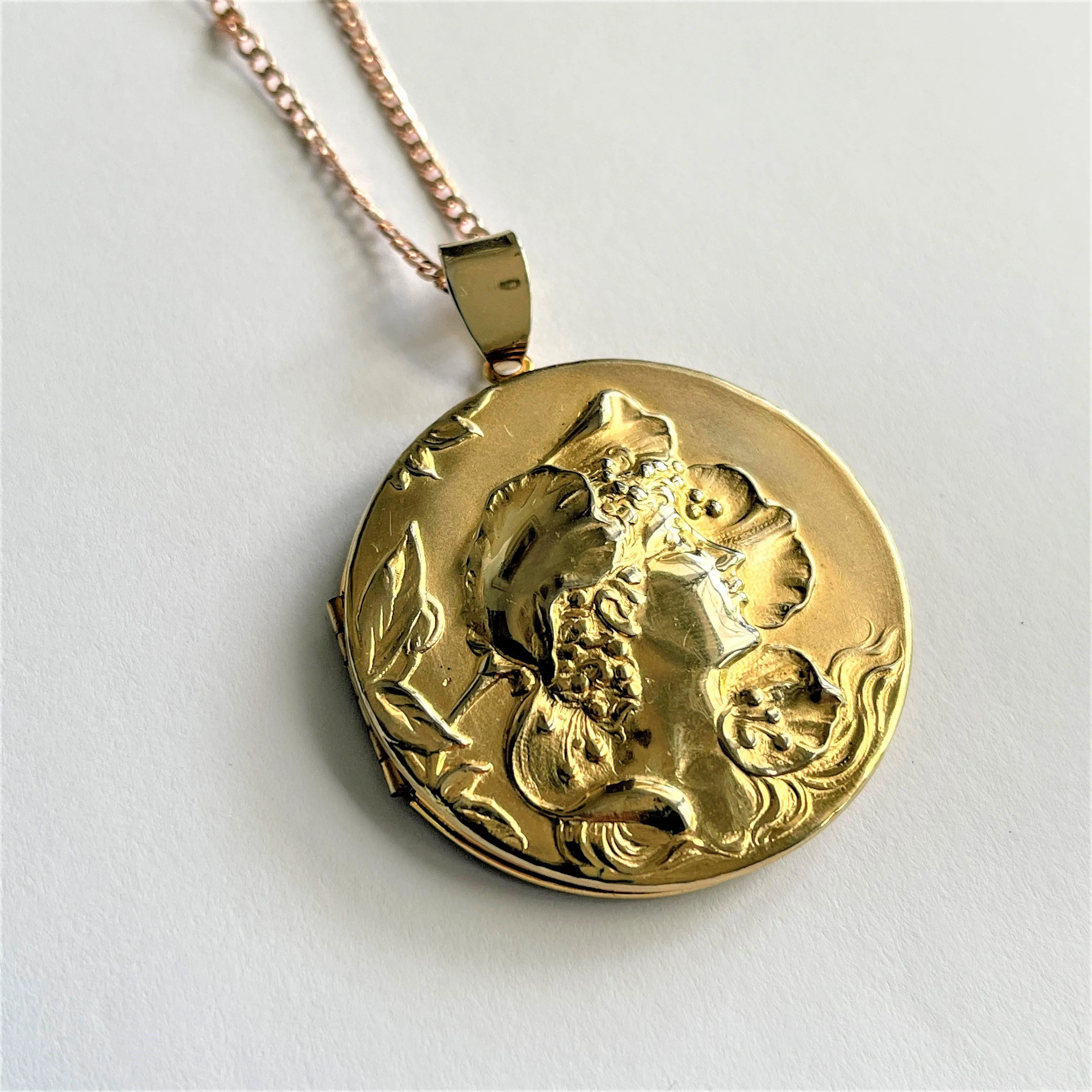 Lady Head Gold Tone Locket & Chain