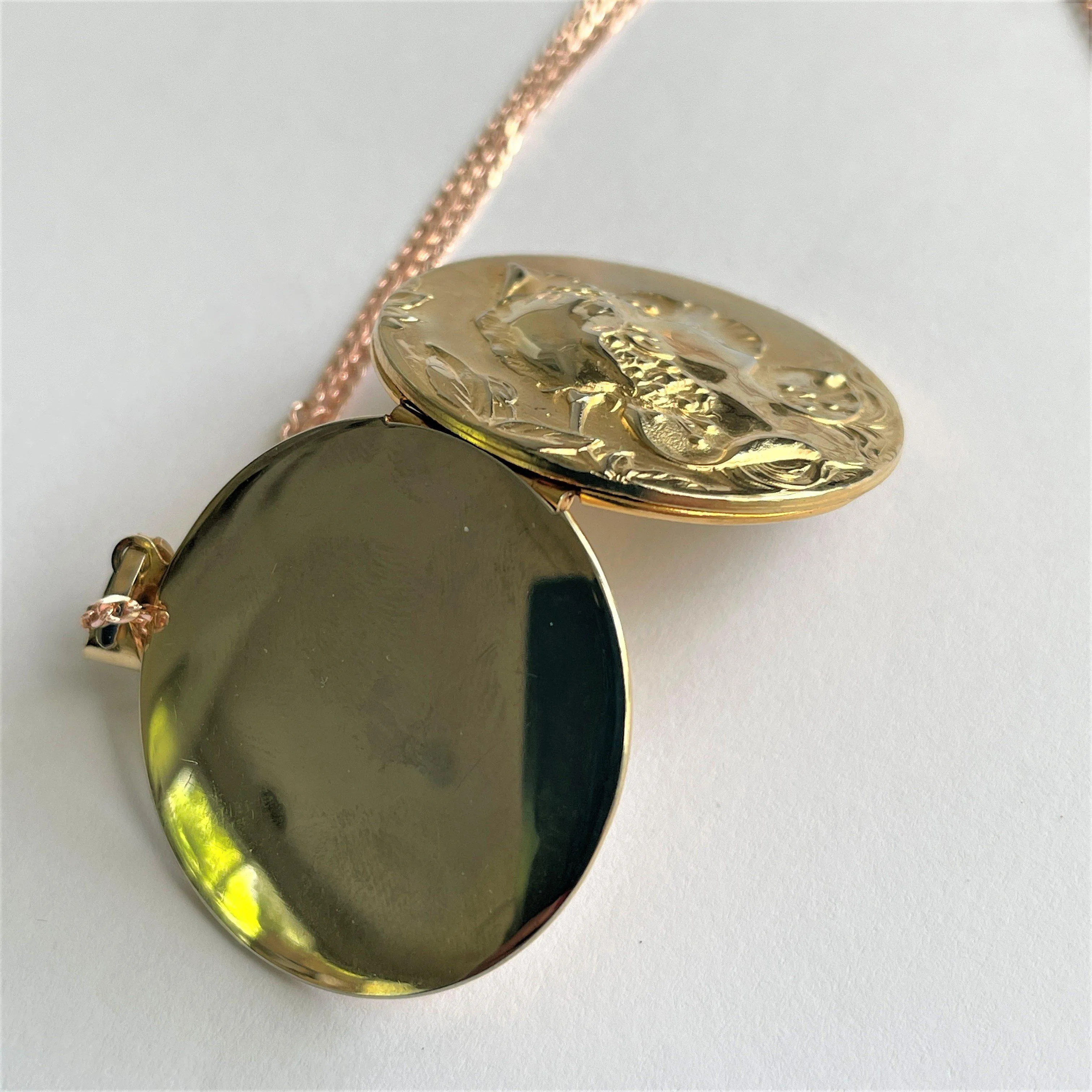 Lady Head Gold Tone Locket & Chain