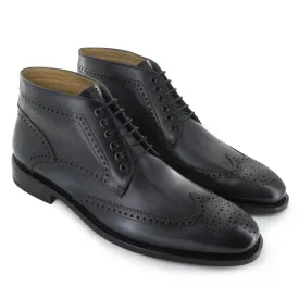 Men´s black leather wingtip brogue boots